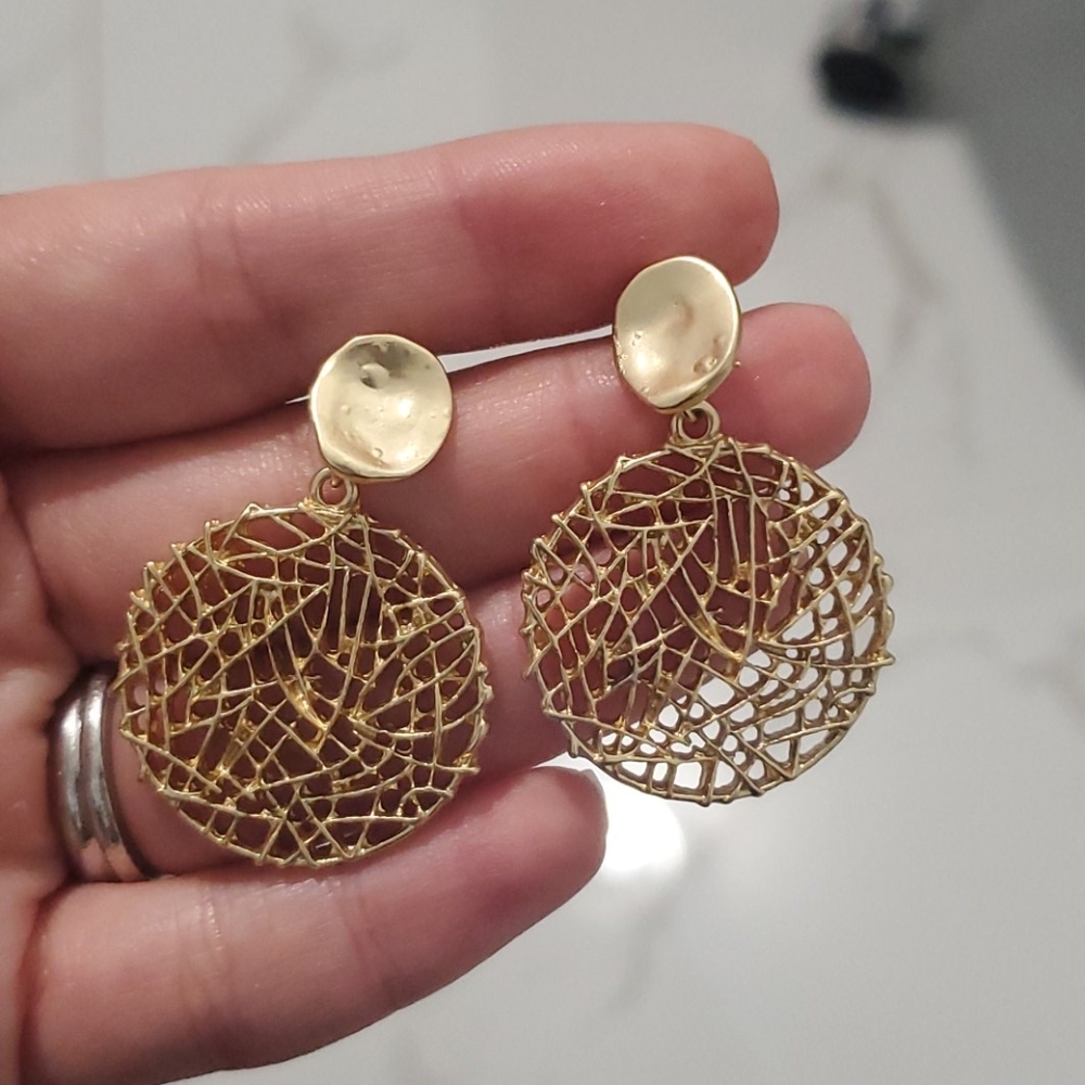 Gold textured mini earrings